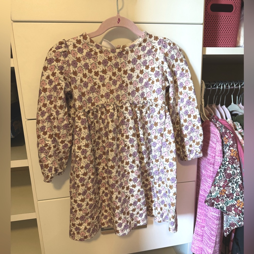 Girls Zara dress 3-4 years. Worn once, line dried. EUC